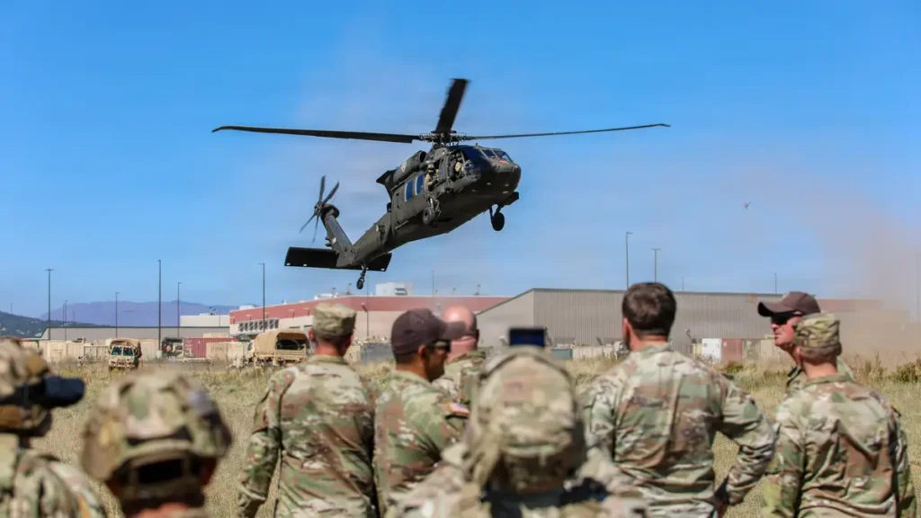 uh-60-black-hawk-sobrevoa-area-treinamento-fort-carson